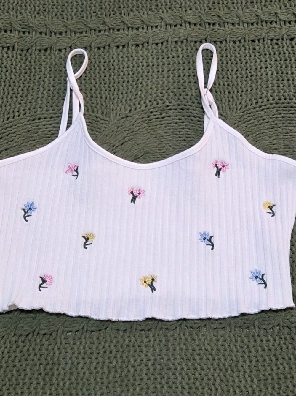 ROMWE White Ribbed Floral Embroidered Crop Camisole